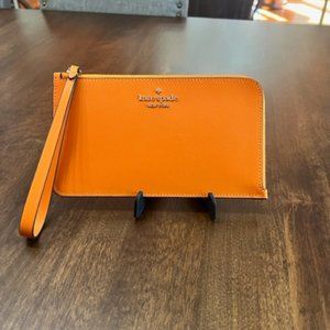 Kate Spade Medium L-Zip Lucy Wristlet - Turmeric Root KD546